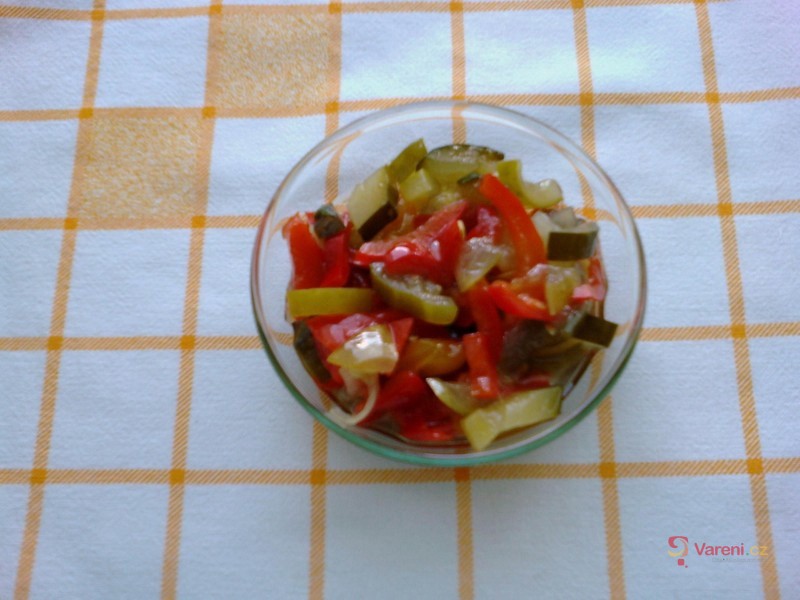 Sterilovaný zeleninový salát - fotografie 2