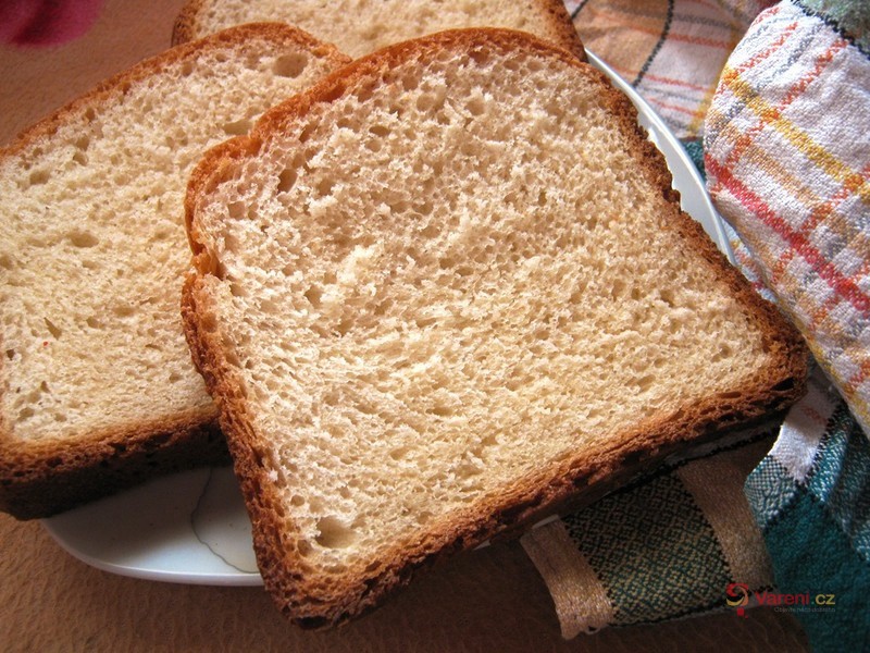 Toastový chléb z domácí pekárny