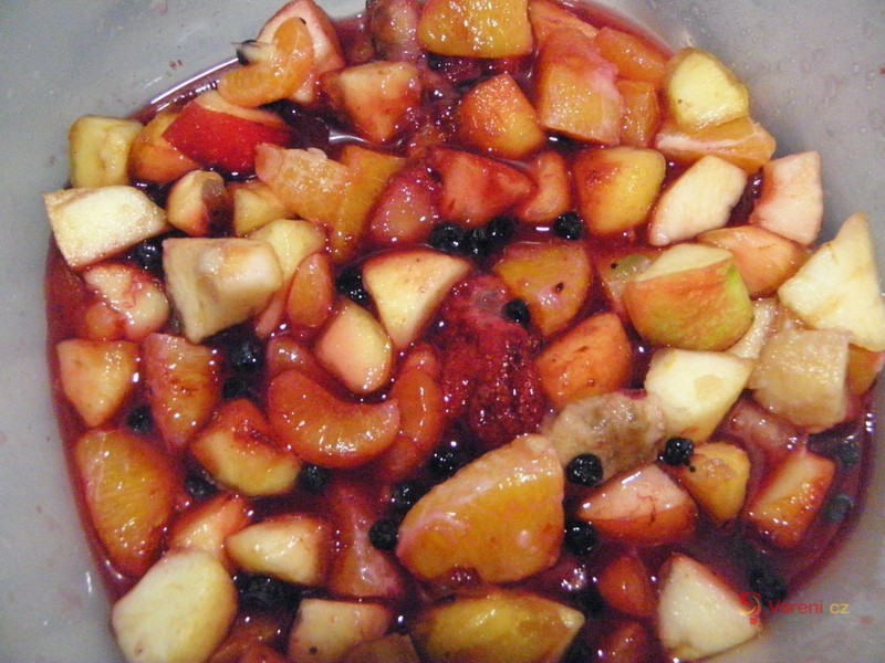 Jemný ovocný salát - fotografie 2