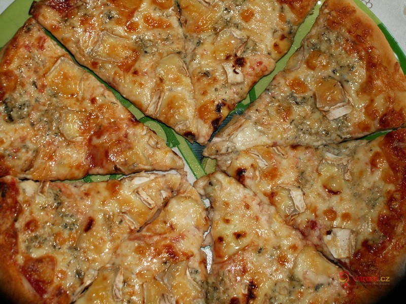 Sýrová pizza - fotografie 3
