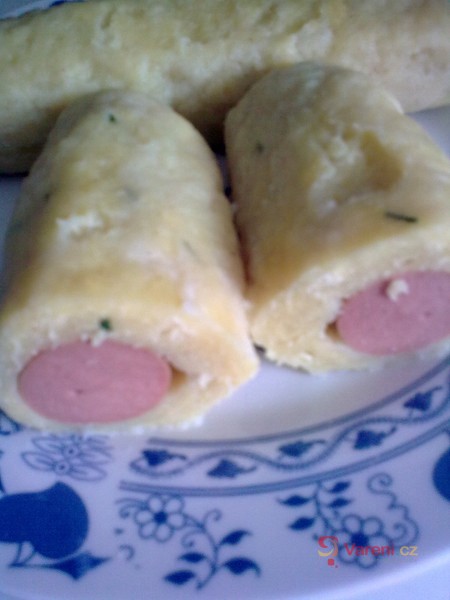 Bramborový knedlík s párkem - fotografie 2