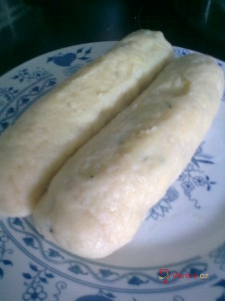 Bramborový knedlík s párkem - fotografie 3