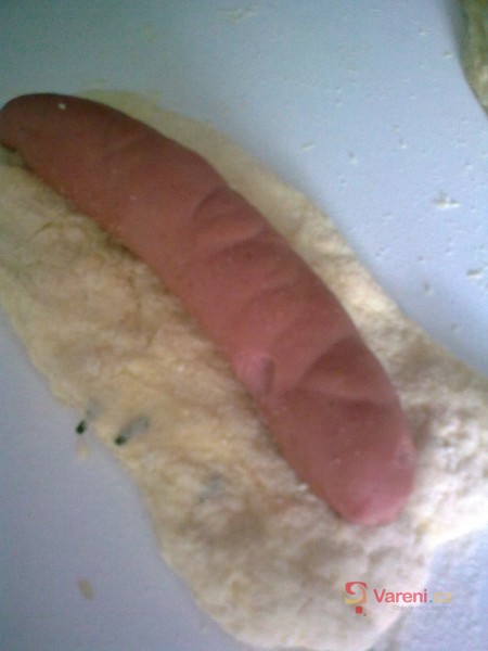 Bramborový knedlík s párkem - fotografie 5