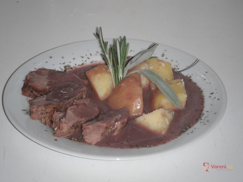 Pečená dančí kýta v omáčce s bazalkou - fotografie 4