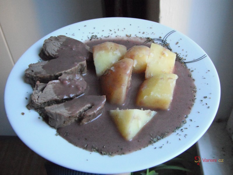 Pečená dančí kýta v omáčce s bazalkou - fotografie 3