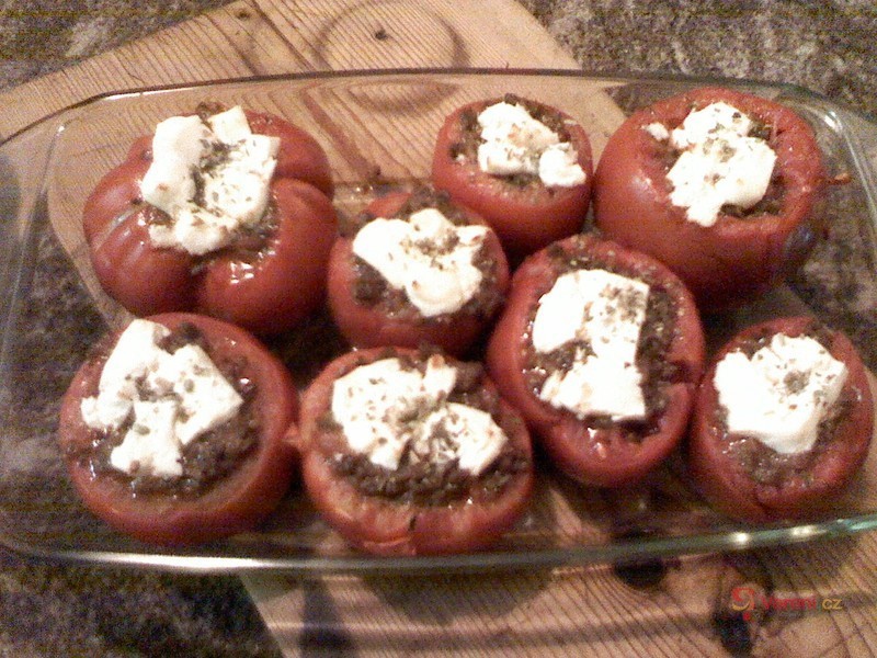 Zapečená rajčata plněná mletým masem a sýrem - fotografie 2