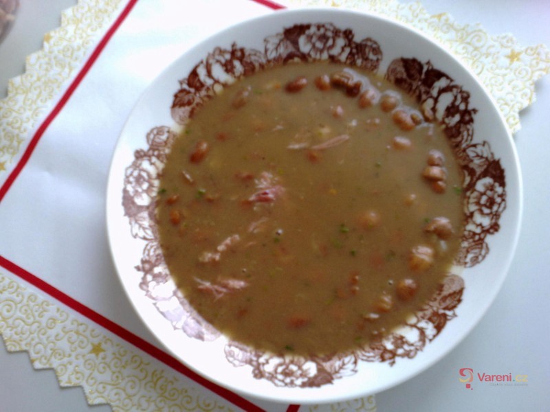 Fazolová polévka s uzeným - fotografie 2