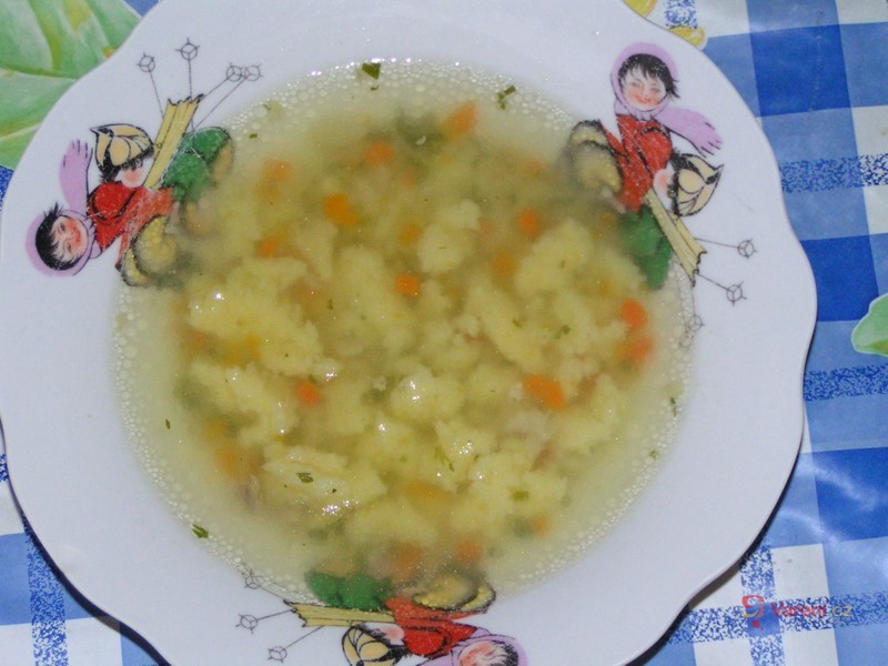 Kuřecí vývar s domácími nudlemi - fotografie 5