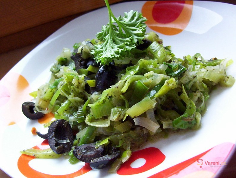 Pórkový salát s olivami