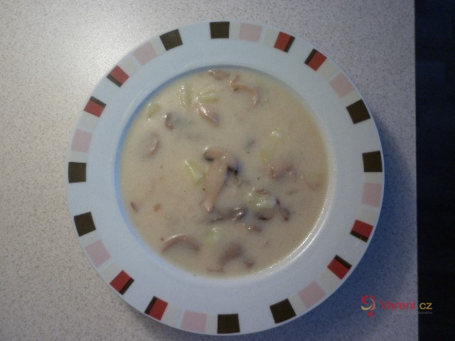 Žampionová polévka s brambory - fotografie 3