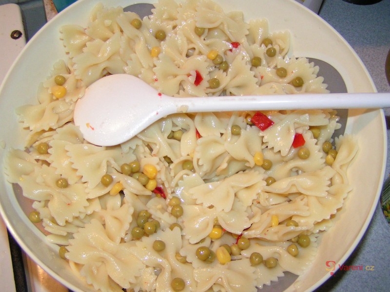 Těstovinový salát s kukuřicí - fotografie 2