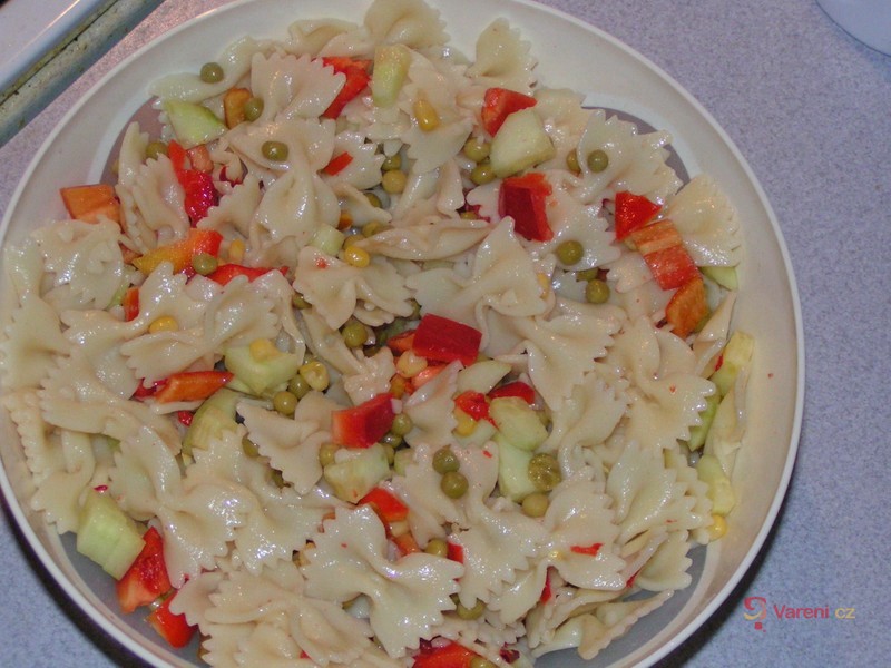 Těstovinový salát s kukuřicí - fotografie 3