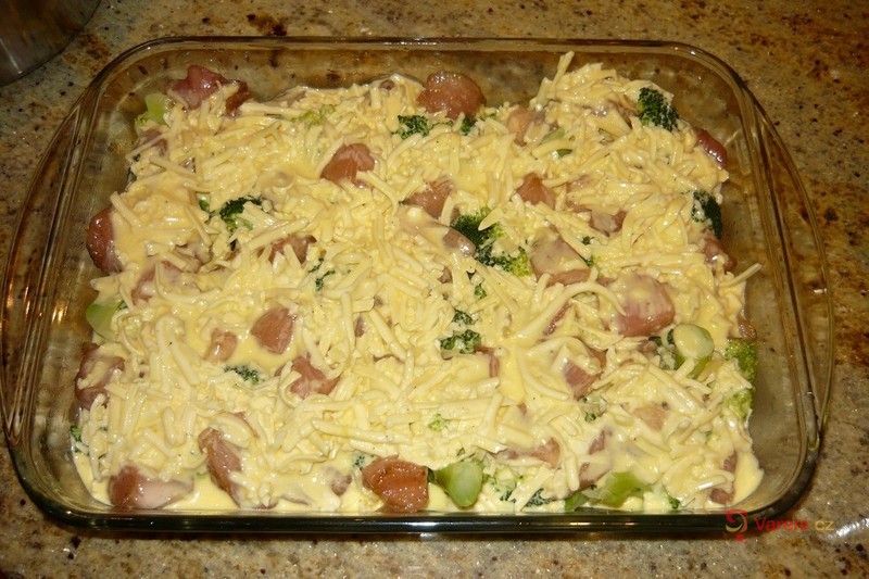 Brokolice s kuřecím masem a sýrem - fotografie 4