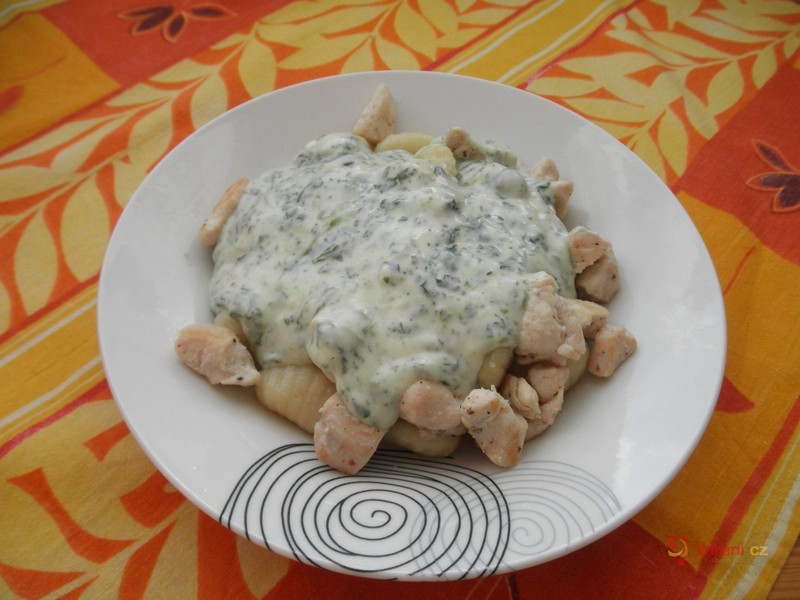 Gnocchi se špenátem a kuřecím masem - fotografie 3