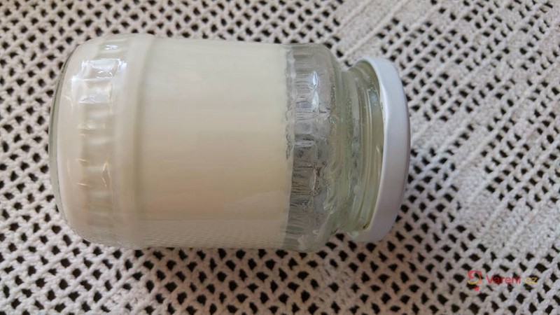 Bílý domácí jogurt
