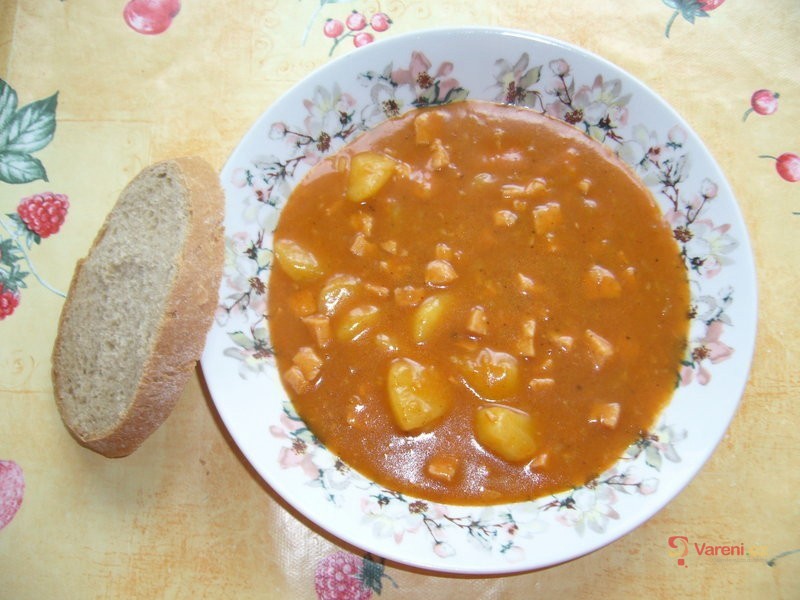 Rychlá gulášová polévka