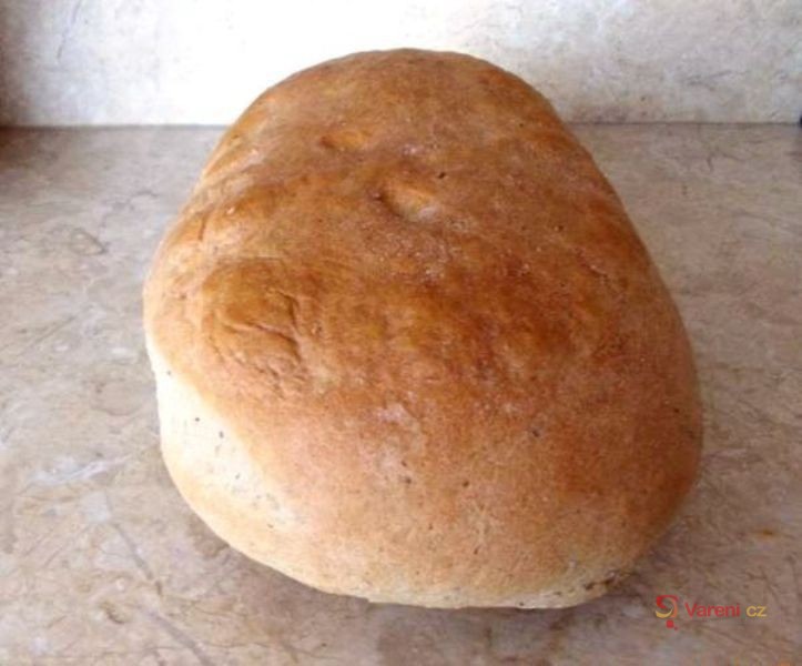 Kmínový chléb z těsta z domácí pekárny