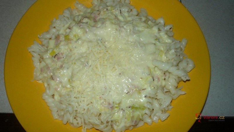 Sýrová omáčka s pórkem a anglickou slaninou - fotografie 2