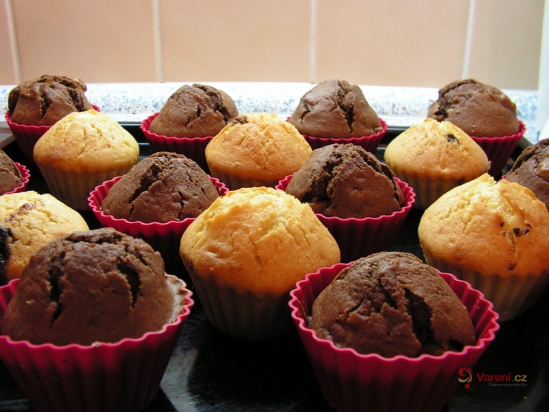 Muffiny s čokoládovou náplní