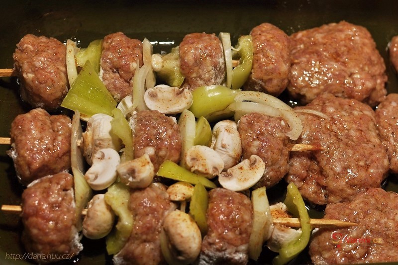 Kuličky z mletého masa na špízu - fotografie 3