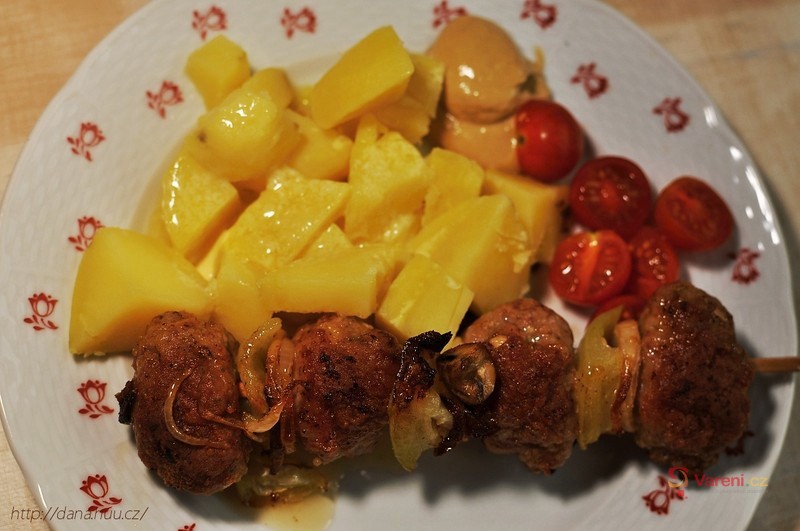 Kuličky z mletého masa na špízu - fotografie 2