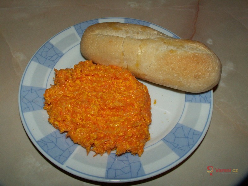 Chlebíčky s mrkvovou pomazánkou - fotografie 4