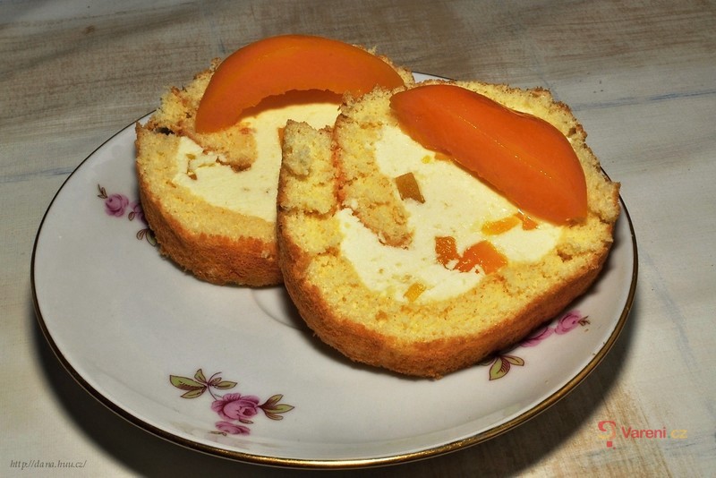 Piškotová roláda s máslovým krémem - fotografie 2