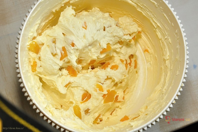 Piškotová roláda s máslovým krémem - fotografie 5