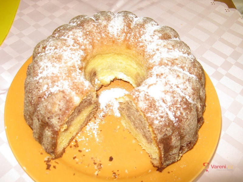 Tvarohová bábovka s rozinkami - fotografie 2