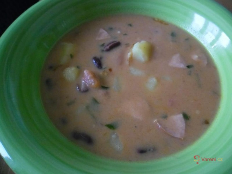 Fazolová polévka s uzeninou - fotografie 3