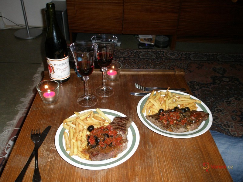 Hovězí steak s olivami a sušenými rajčaty - fotografie 2