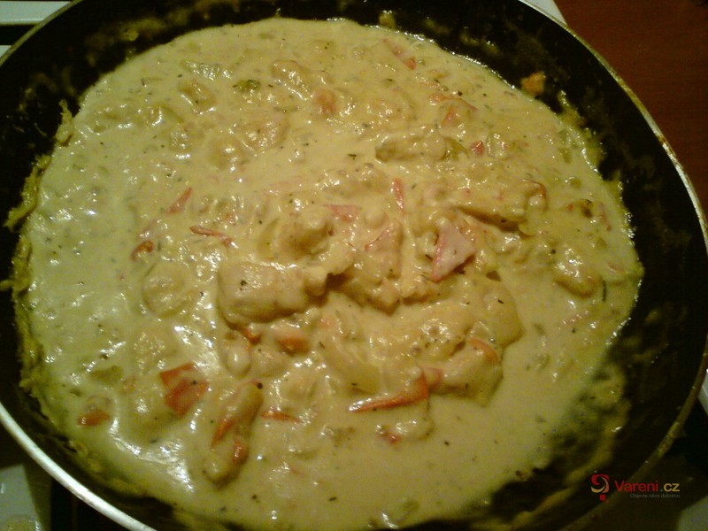 Špagety s kuřecím masem a nivou - fotografie 4