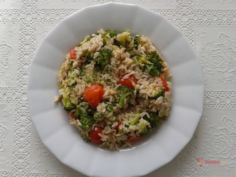 Thajská rýže s brokolicí a rajčaty - fotografie 2