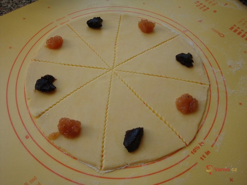 Křehké šlehačkové rohlíčky - fotografie 4