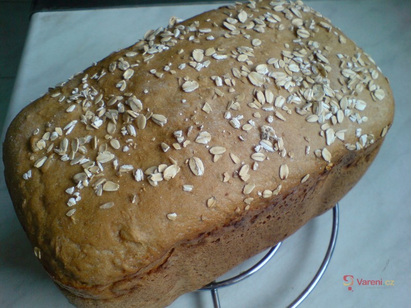 Křupavý chléb z domácí pekárny - fotografie 3