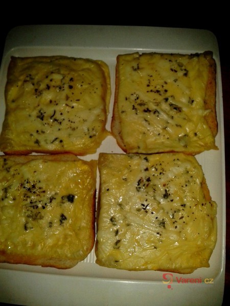Sýrové toasty z trouby