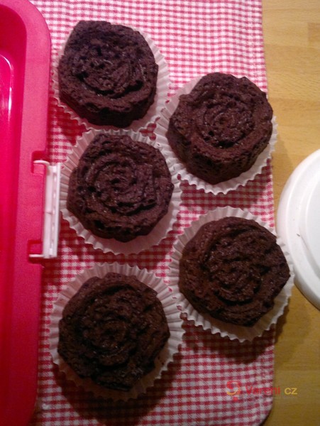 Klasické čokoládové muffiny - fotografie 2