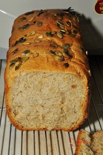 Cibulovo-česnekový chléb Nedašov - fotografie 2