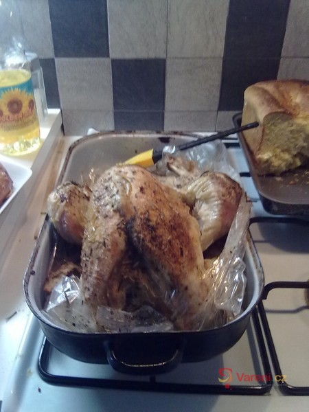 Pečená krůta nadivoko s jablky - fotografie 2