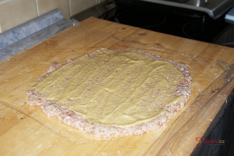 Roláda z mletého masa s hermelínem - fotografie 5