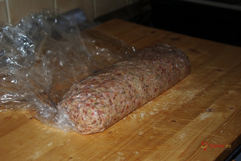 Roláda z mletého masa s hermelínem - fotografie 3