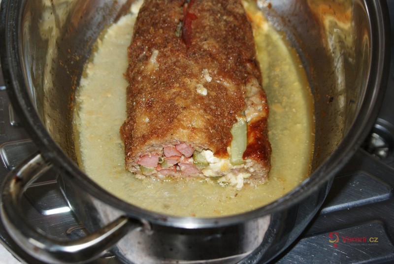 Roláda z mletého masa s hermelínem - fotografie 2