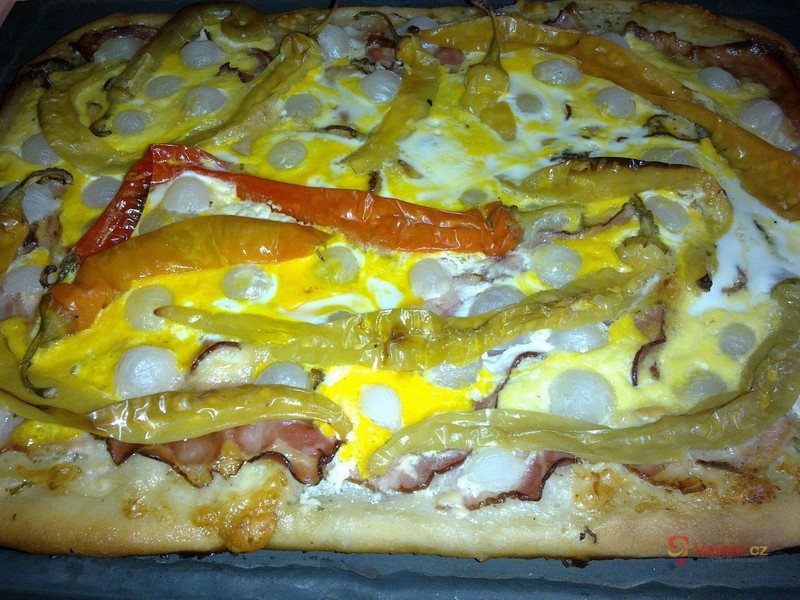 Pizza se slaninou a kozími rohy - fotografie 2