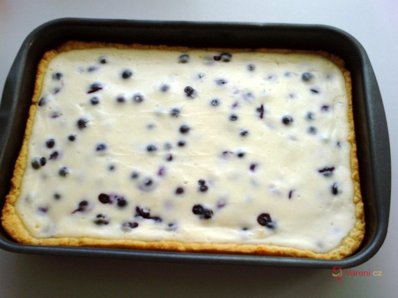Bramborový moučník s tvarohem a borůvkami - fotografie 4