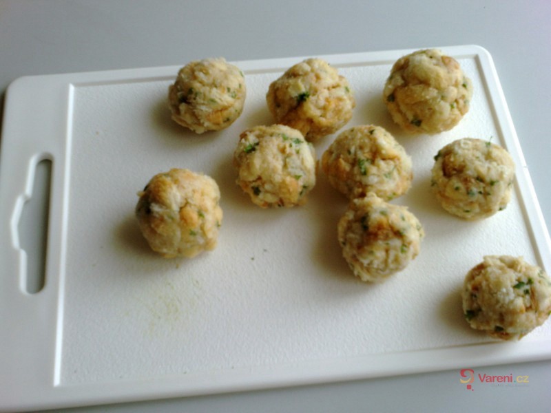 Knedlíky z rohlíků s bylinkami - fotografie 4