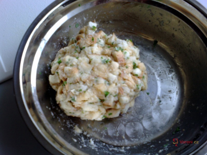 Knedlíky z rohlíků s bylinkami - fotografie 3