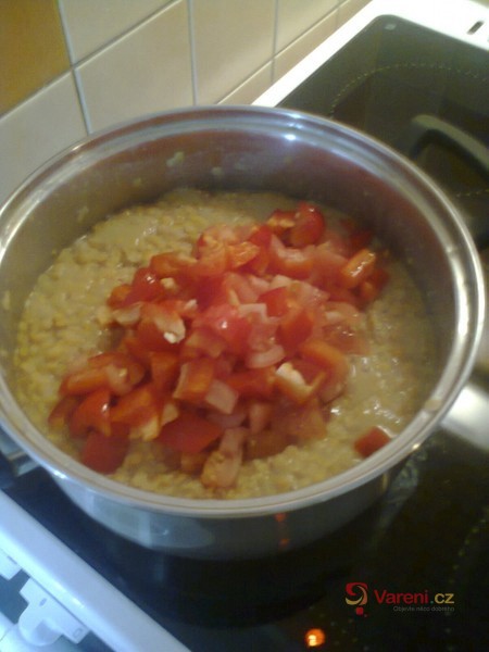 Červená čočka s rajčaty - fotografie 5