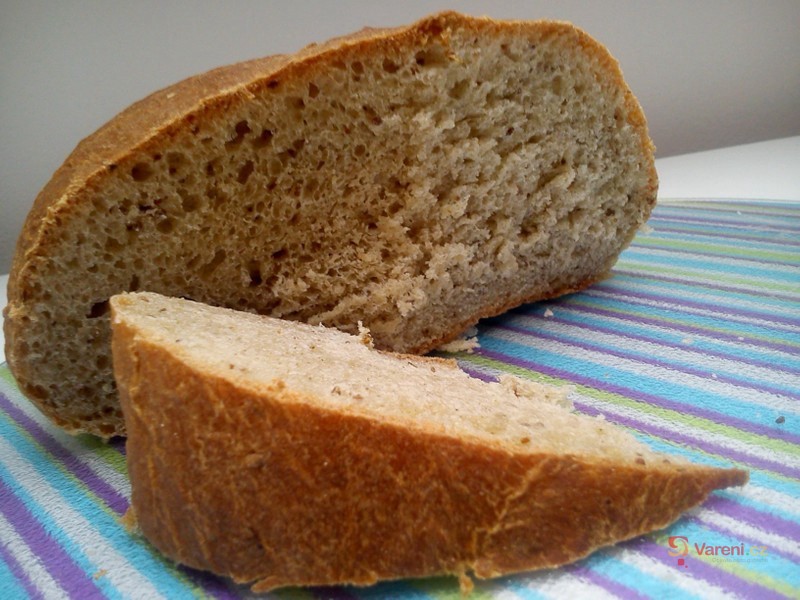 Voňavý kmínový chléb z domácí pekárny 