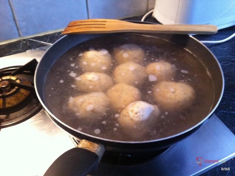 Knedlíky z rohlíků - fotografie 4