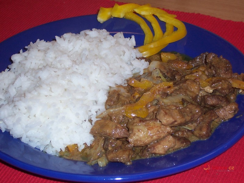 Pikantní vepřové nudličky s rýží